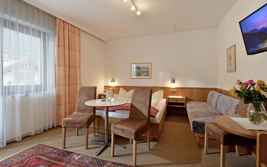 Hotel Garni Jennewein Майерхофен Стая снимка