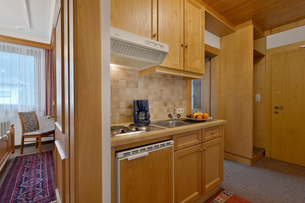 Hotel Garni Jennewein Майерхофен Стая снимка