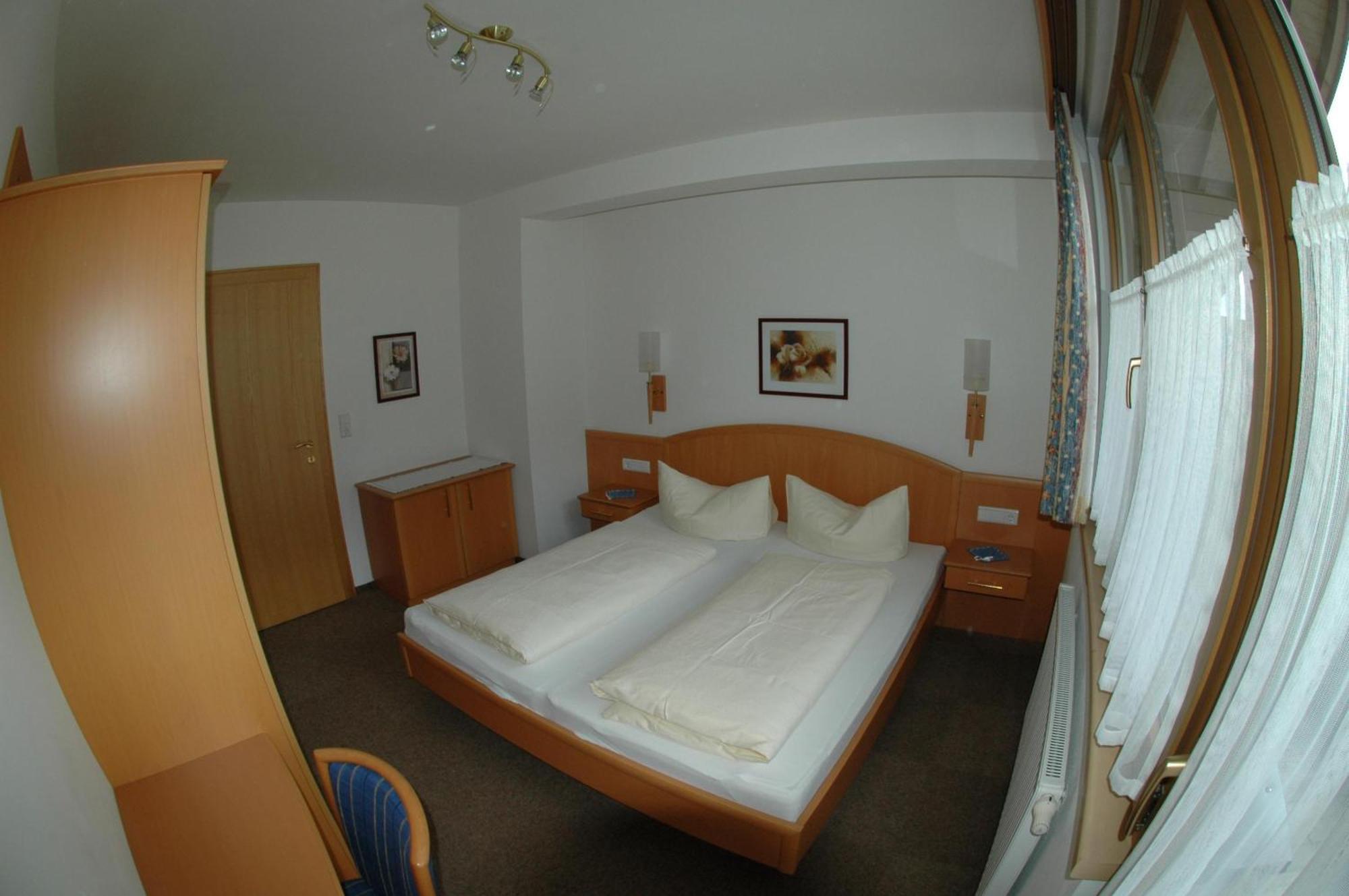 Hotel Garni Jennewein Майерхофен Стая снимка