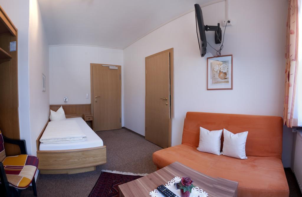 Hotel Garni Jennewein Майерхофен Стая снимка