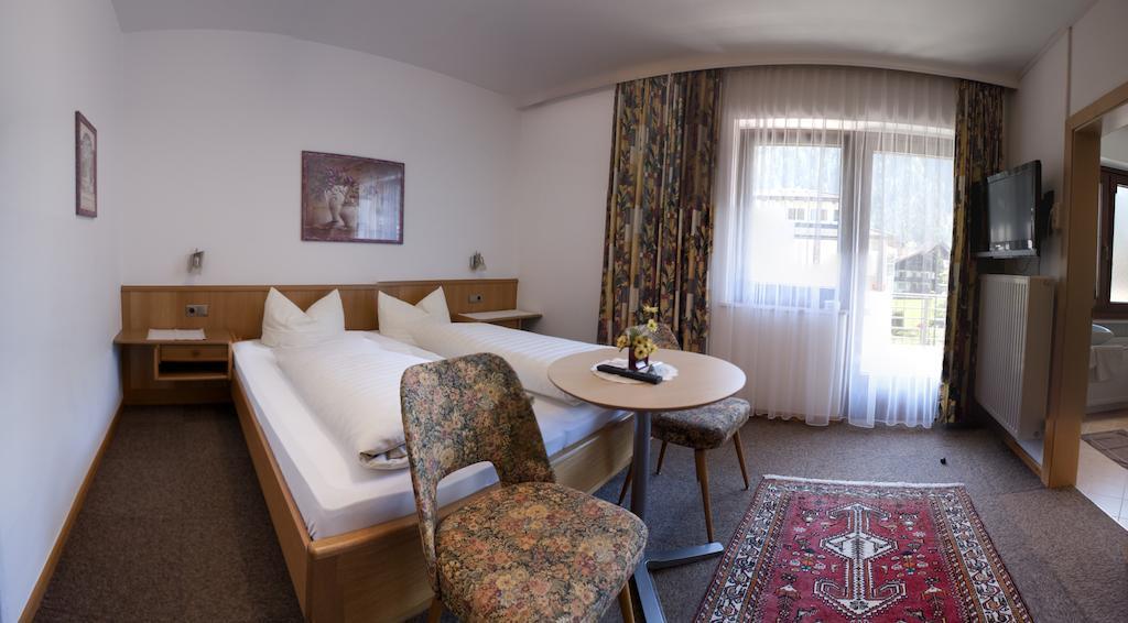 Hotel Garni Jennewein Майерхофен Екстериор снимка