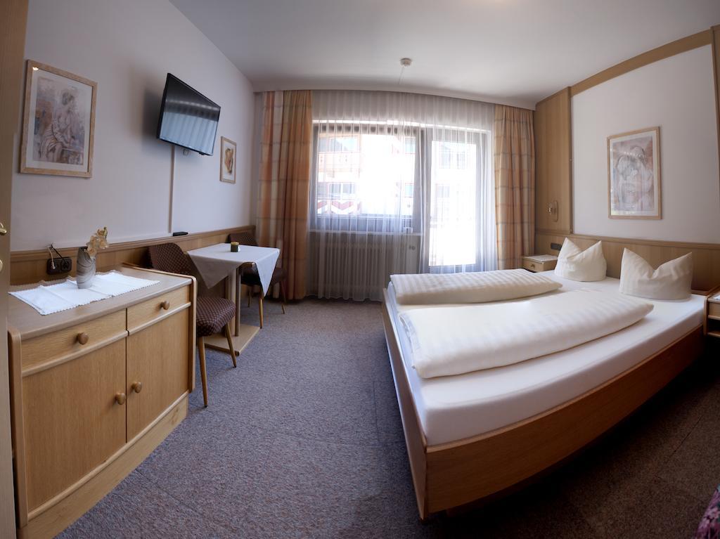 Hotel Garni Jennewein Майерхофен Стая снимка