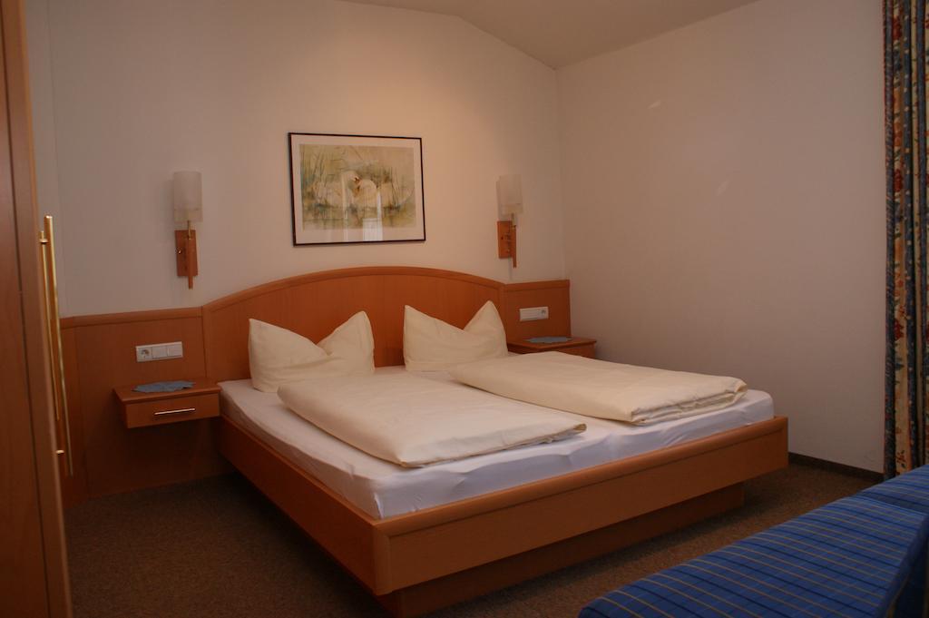 Hotel Garni Jennewein Майерхофен Стая снимка