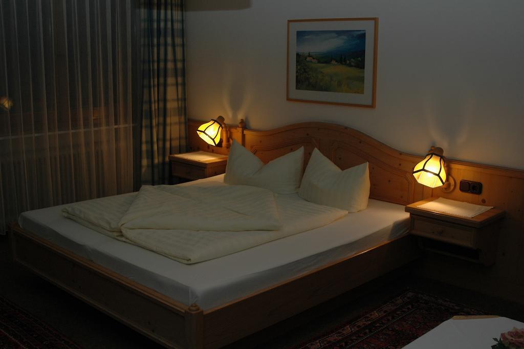Hotel Garni Jennewein Майерхофен Стая снимка