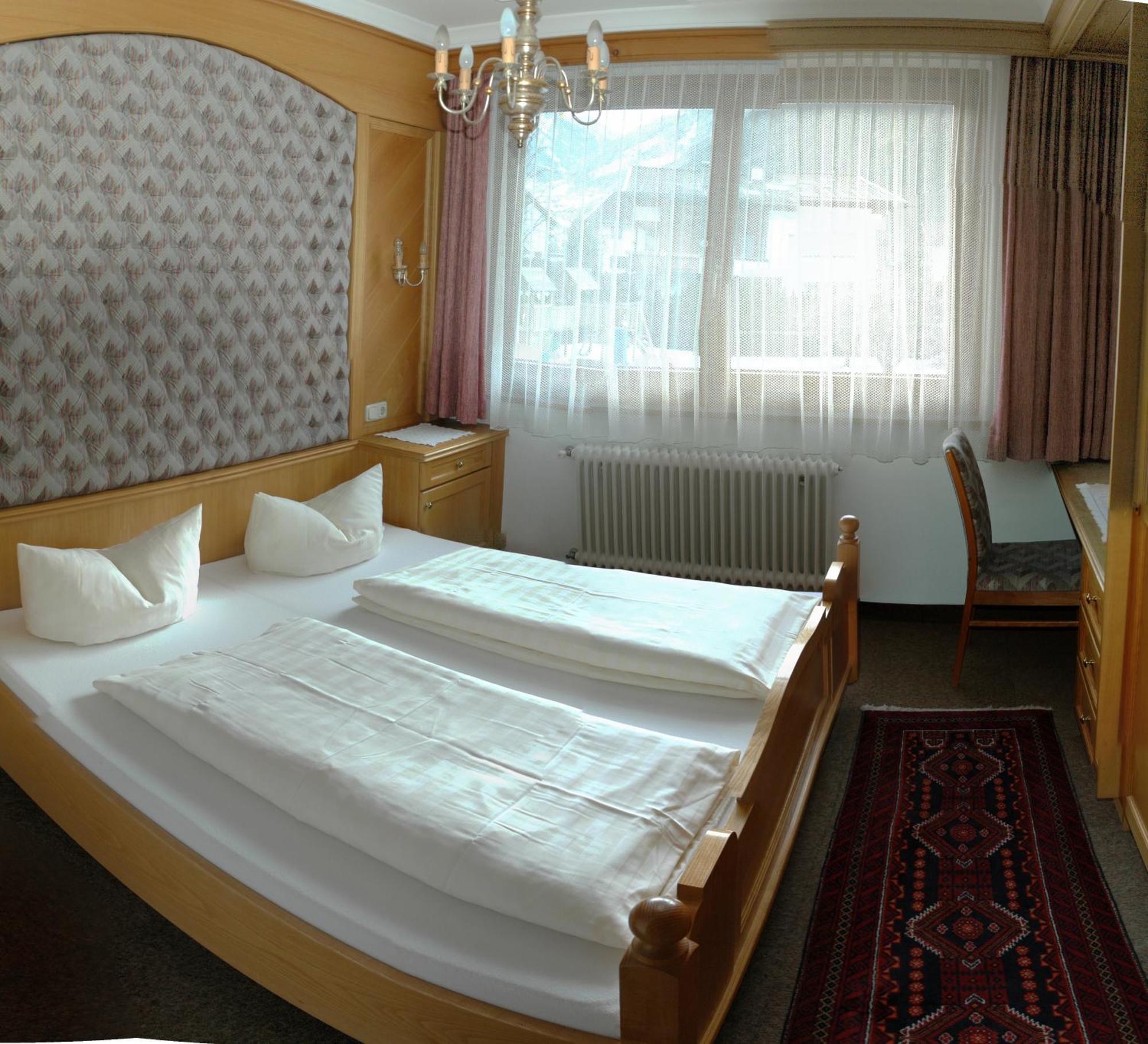 Hotel Garni Jennewein Майерхофен Екстериор снимка