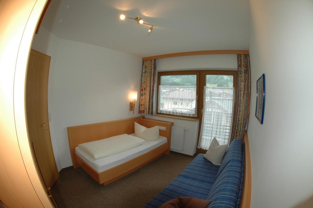 Hotel Garni Jennewein Майерхофен Стая снимка